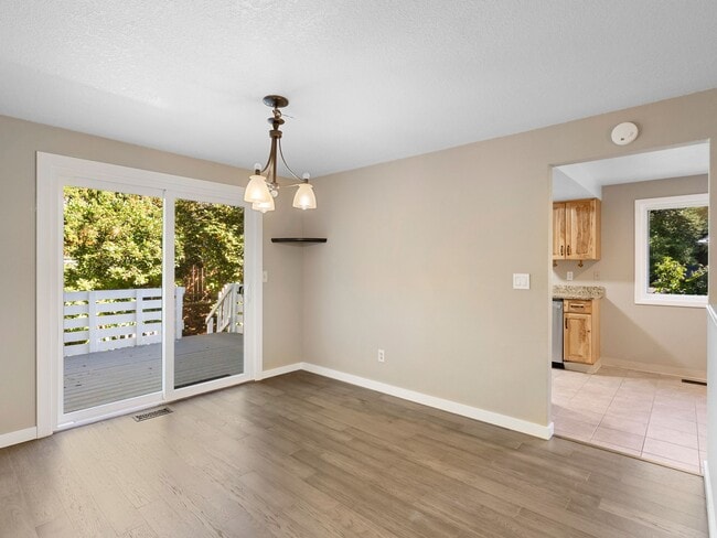 Building Photo - 1107 Meadowview Ct