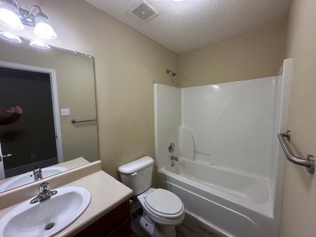 Building Photo - 2166 Spring Grove E