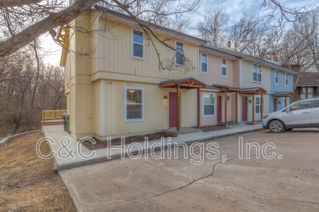 Building Photo - 644 B Earthside Drive