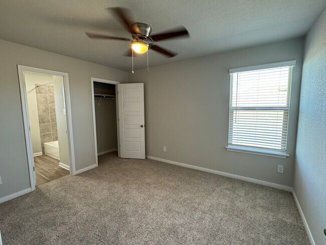 Building Photo - Luxury 3/2.5 2 Story Townhouse in NBTX