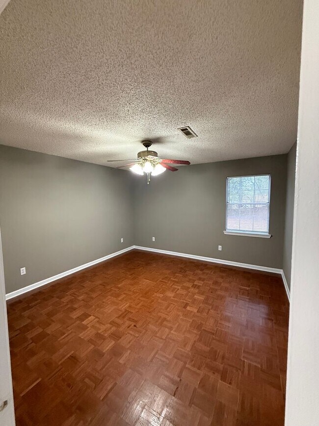 Building Photo - 304 Natchez Rd