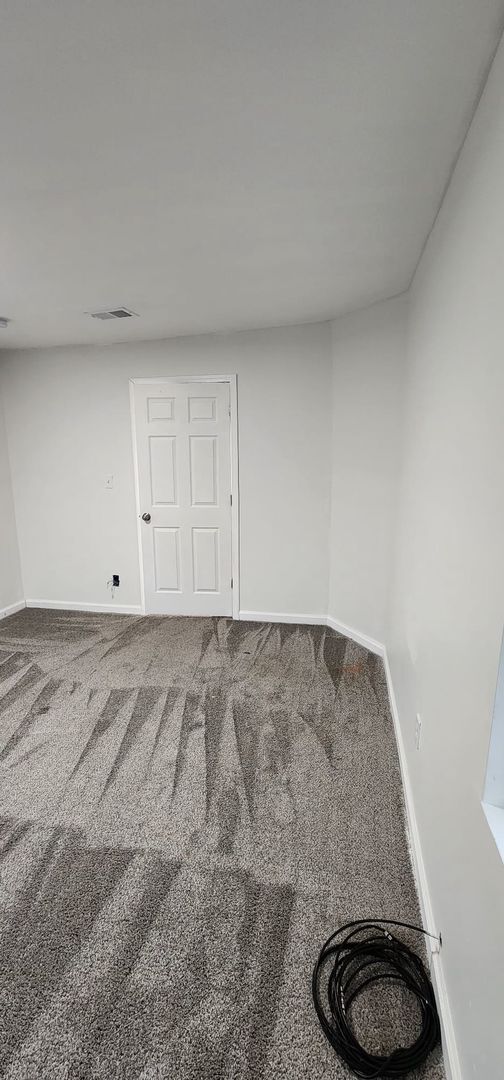 Building Photo - Newly Renovated 3-Bedroom Apartment in Pen...