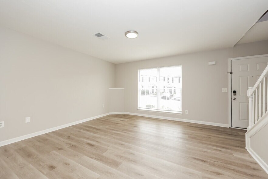 Building Photo - 8023 Logan Dr