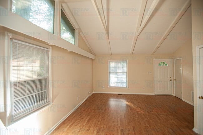 Building Photo - 8722 Rollingwood Rd