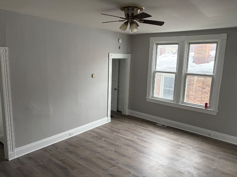 Building Photo - 1918 Elm St