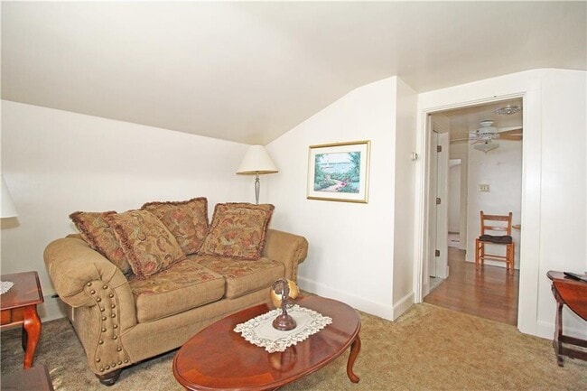 Building Photo - 563 Aquidneck Ave