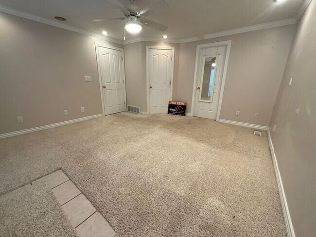 Building Photo - 3 bdrm 3 bath Home 2 car Garage 1.8 Acres Horse property. All Utilities included.