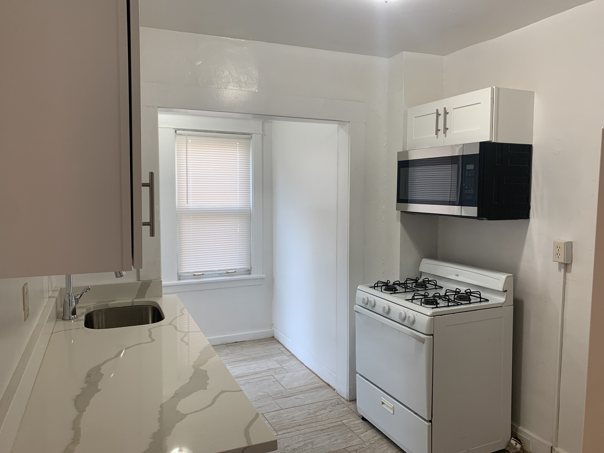 Building Photo - 5710 Beacon St