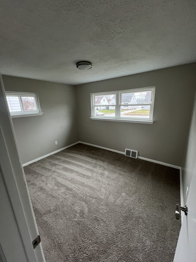 Front Bedroom - 15893 Hummel Rd