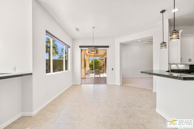 Building Photo - 4 Hillcrest Dr