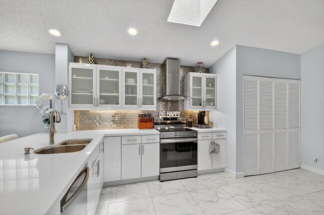 Building Photo - 9601 Harbour Lake Cir