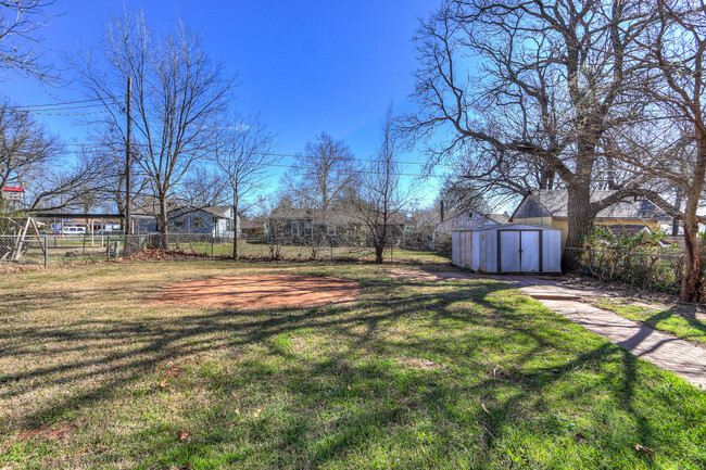 Building Photo - Affordable 3-Bedroom Home with Fenced Back...