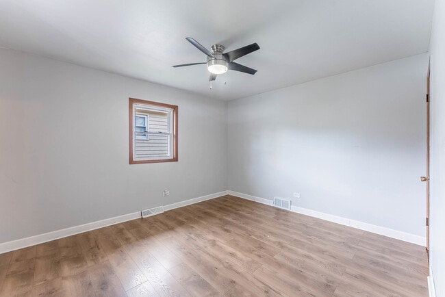 Building Photo - 5936 W 97th St