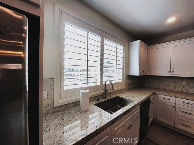 Building Photo - 18289 Iris Ln