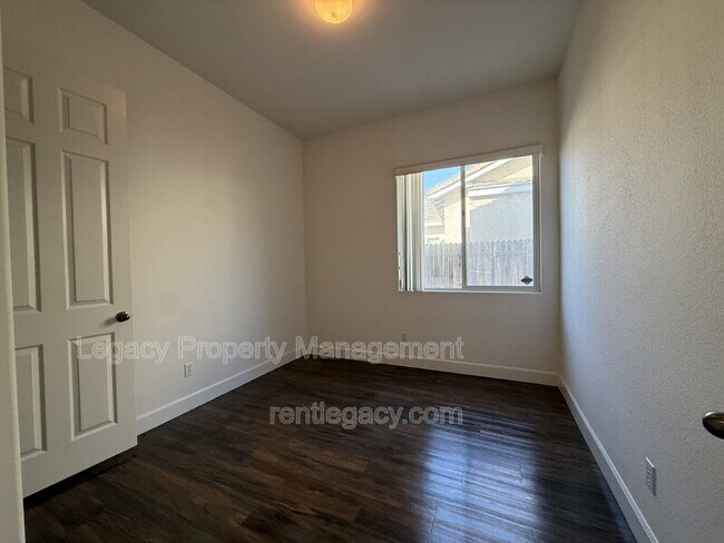 Building Photo - 1700 Charm Way