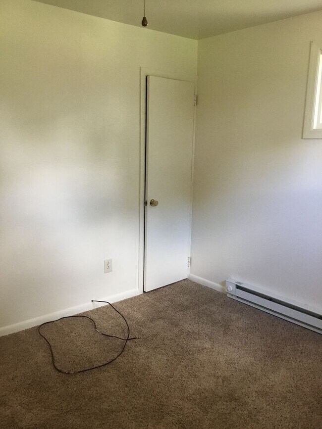 Building Photo - 1729-1733 MANOR RIDGE DRIVE