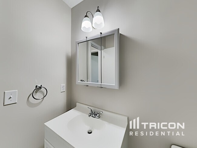 Building Photo - 2660 Malibu Cir