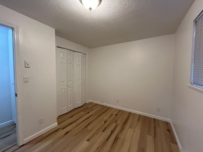 Building Photo - MOVE IN SPECIAL! Recently Remodel 2 Bedroo...