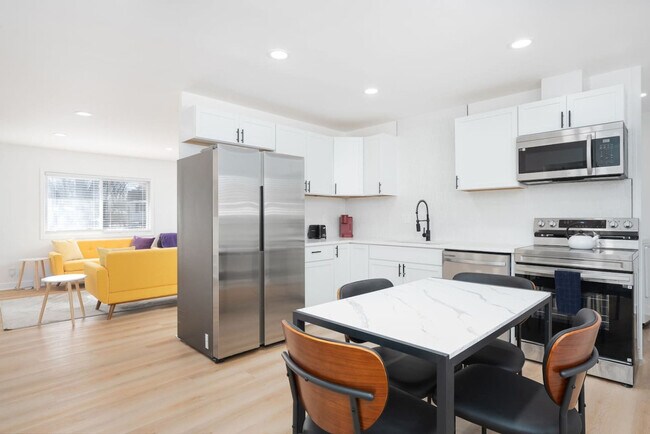 Building Photo - 8744 Montery Ct