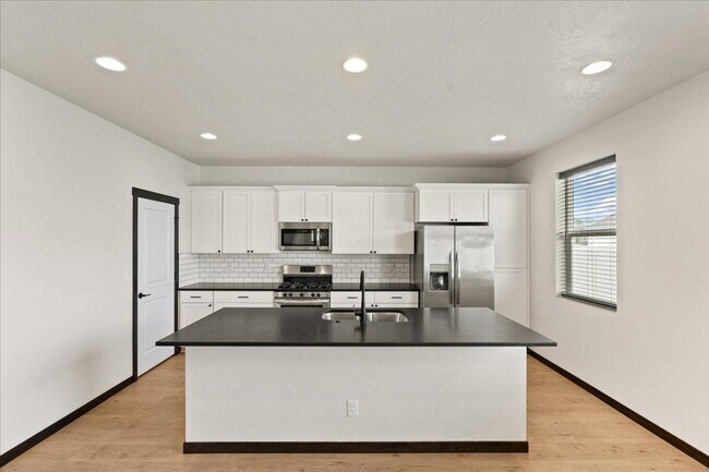 Building Photo - Spacious 4-Bedroom, 2.5 Bath, Two-Story Gem with a Fenced Yard!