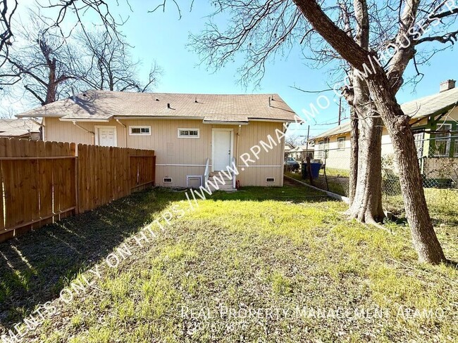 Building Photo - 409 Canton-