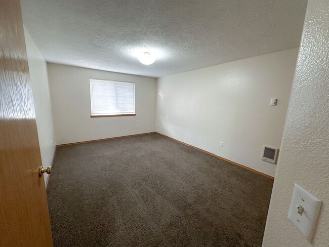 Building Photo - Ridgetop Duplex