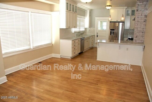 Building Photo - 59 W Encanto Blvd