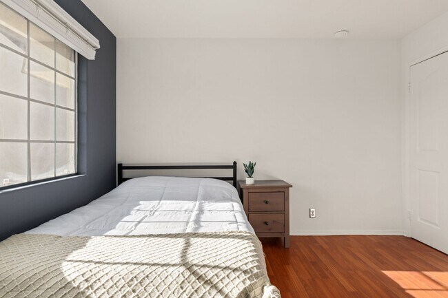 Building Photo - 10777 Ashton Ave