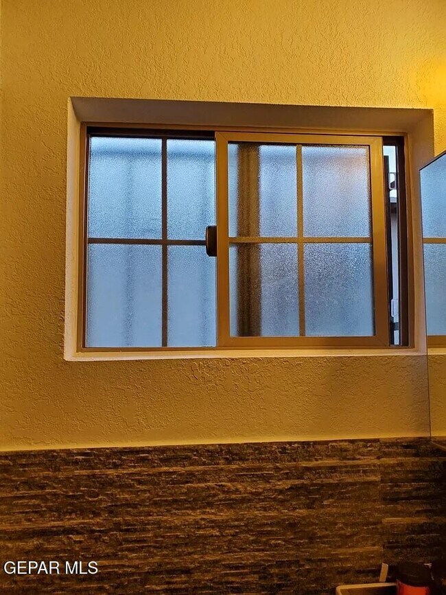 Building Photo - 2705 Jackson Ave