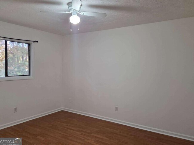 Building Photo - 4751 Valley Dale Dr SW