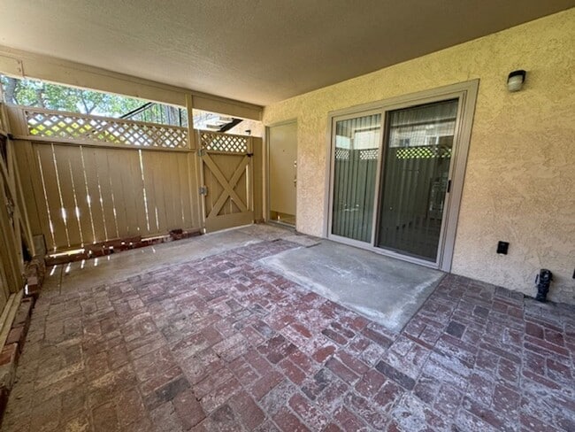 Building Photo - 1 Bedroom, 1 Bath condominium