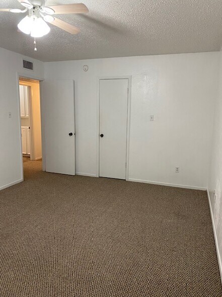Building Photo - 2221 Lavern St