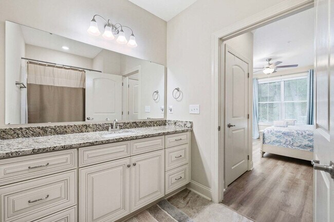 Building Photo - 587A Sunnyside Ave