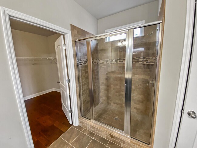 Building Photo - 3037 Greenway Cir SE