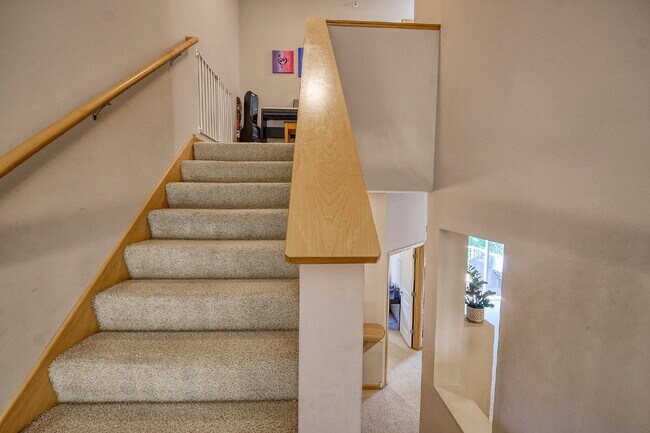 Building Photo - Spacious 4-Bedroom, 4 Bathroom Plymouth Townhouse with Cozy Fireplace - 2510 Sq Ft of Comfort!