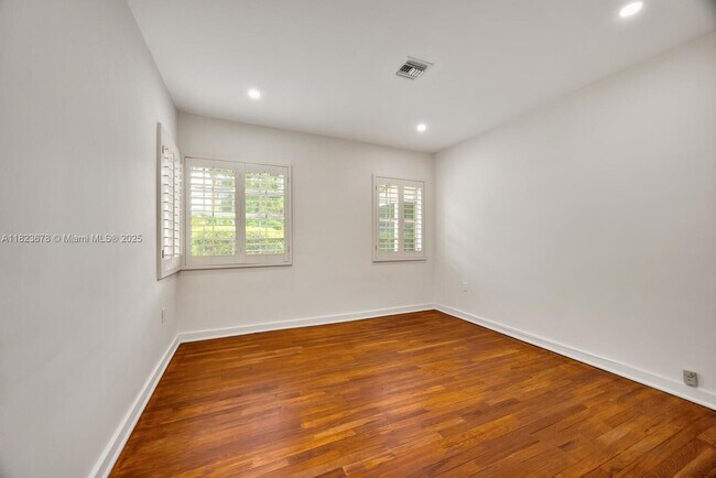 Building Photo - 1340 Sopera Ave