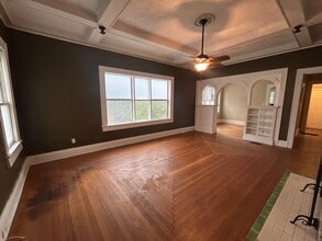 Building Photo - 833 5th Ave N