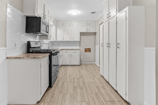 Building Photo - 5229 Ira St