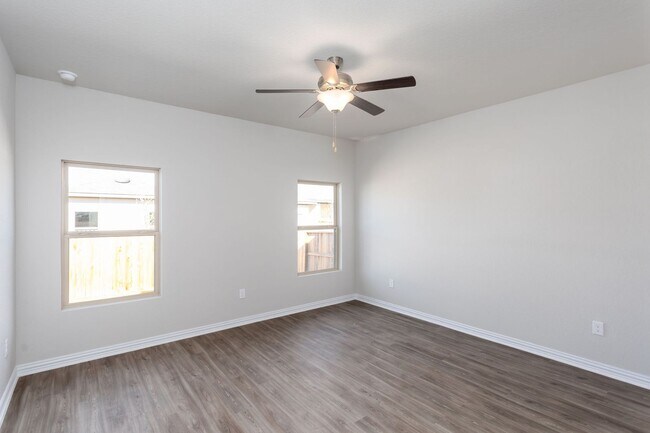 Building Photo - Luxury Duplex Near Randolph and Ft. Sam