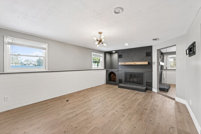 Building Photo - 15350 Drexel Way