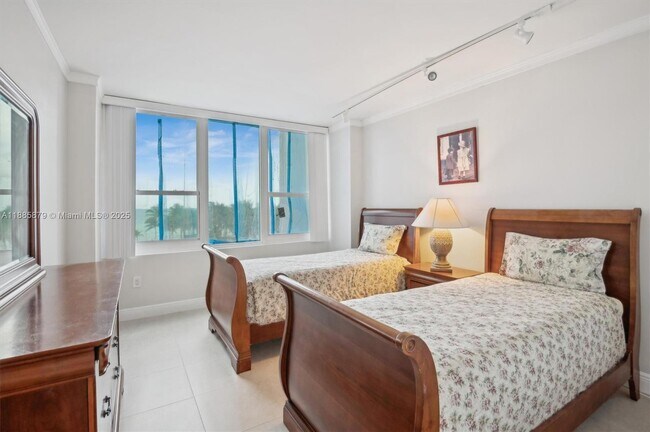 Building Photo - 3505 S Ocean Dr