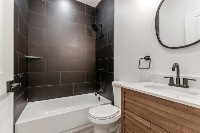 Building Photo - Modern Renovated 1 bedroom 1 bathroom apartment