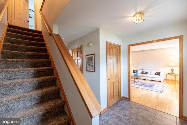 Building Photo - 211 Caravan Dr