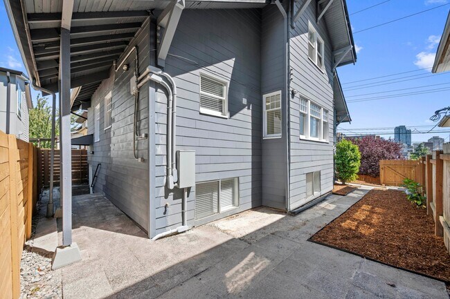 Building Photo - 4525 5th Ave NE