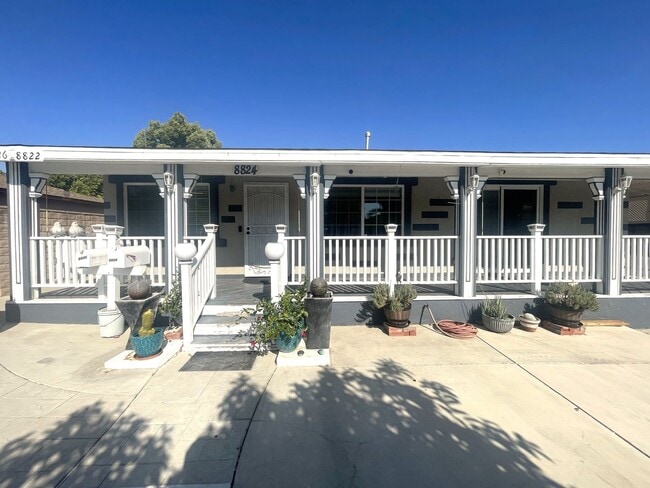 Building Photo - 8824 Tyrone Ave