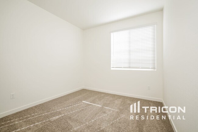 Building Photo - 807 Fire Wheel Dr