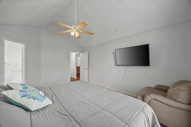 Building Photo - 703 Primrose Ln