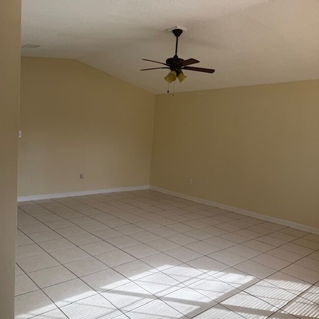 Building Photo - 3 Bedroom 2 Bath House