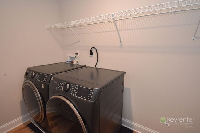 Building Photo - 320 Schadle Rd