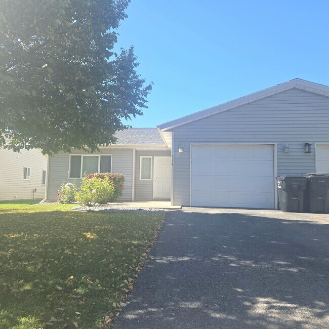 Building Photo - Townhouse, newly available